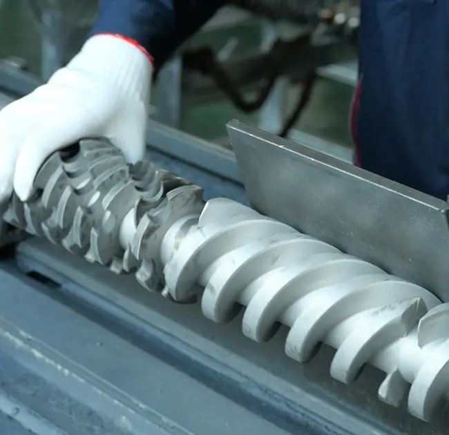 Naha garis hideung muncul sababaraha kali dina extruder nu? Artikel ieu ngajarkeun anjeun kumaha gancang nangtukeun naha éta disababkeun ku masalah jeung laras atawa screw.